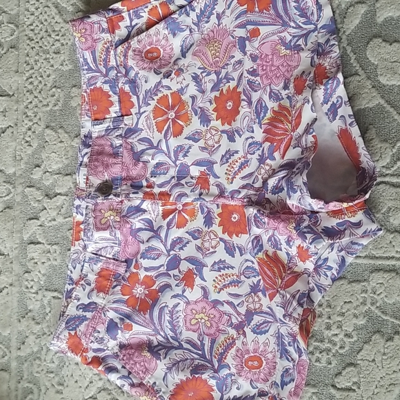 GAP Pants - GAP Summer Floral Shorts